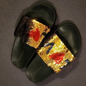 💙🍭5 for $25🍭NWB SEQUINED LOVE SLIDES